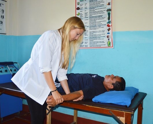Absolventa kineto, pt.ginastica si masaj domn cu handicap 77 ani